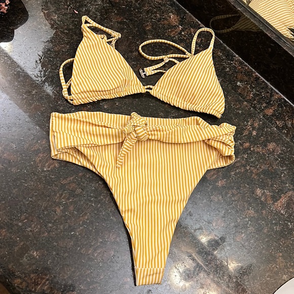 Bikini - Picture 1 of 1